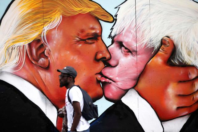 trump kiss