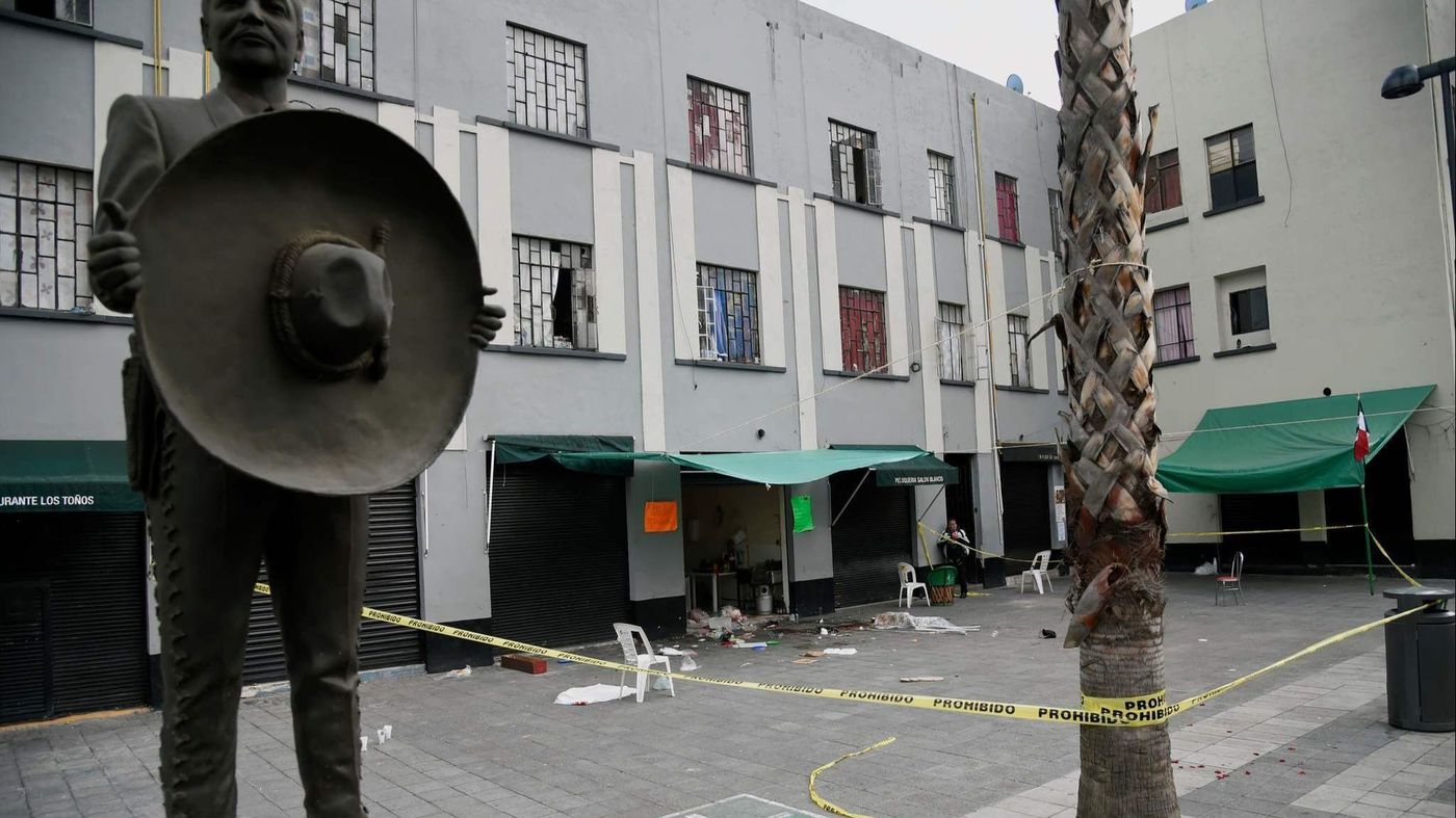 Phony mariachis open fire in Mexico City plaza, killing five people