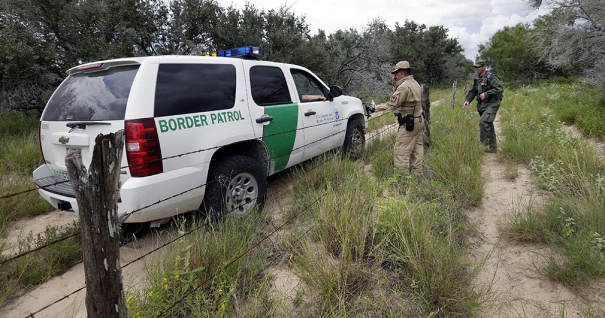 Caravans of migrants continue pouring over US-Mexico border