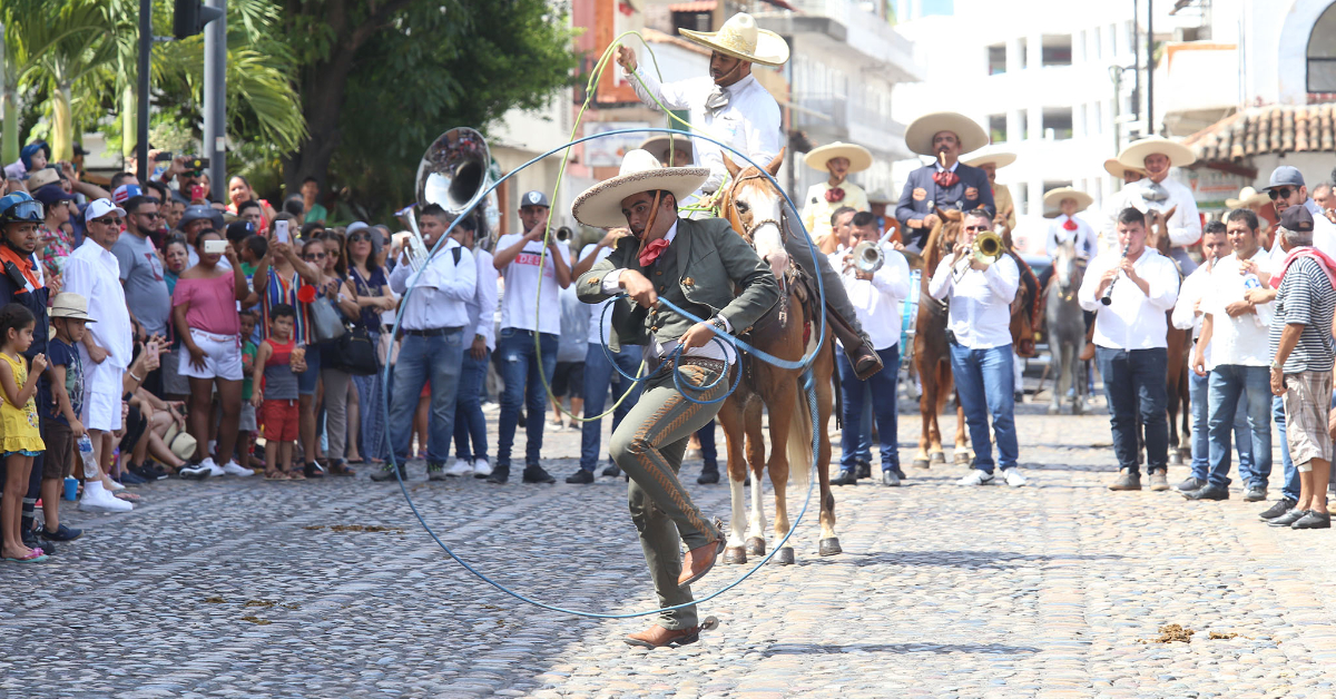 Charro, Desfiles, Fuegos Artificiales y Grito regresan para celebrar la Independencia de México en Puerto Vallarta