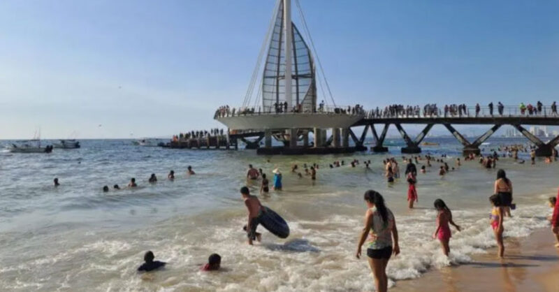 Thousands of tourists enjoy Easter vacation in Puerto Vallarta - Puerto