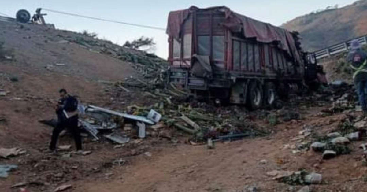 A tragic accident on the Guadalajara-Puerto Vallarta highway in Mexico has claimed 8 lives and left dozens injured.