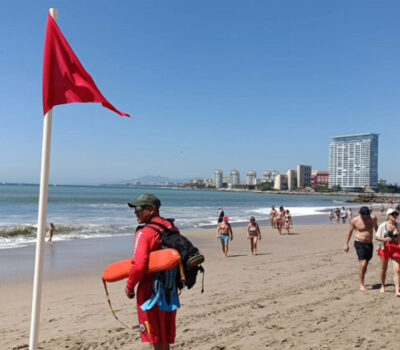 High Waves and Red Flags Persist in Puerto Vallarta Beaches for Third Consecutive Day