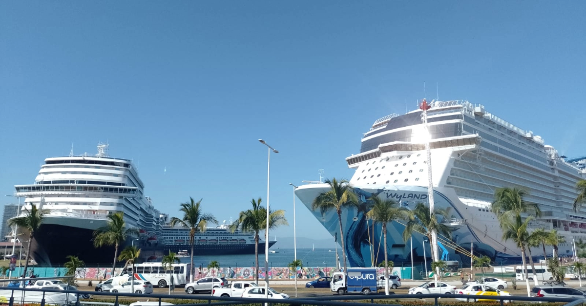 cruise ship port in puerto vallarta mexico