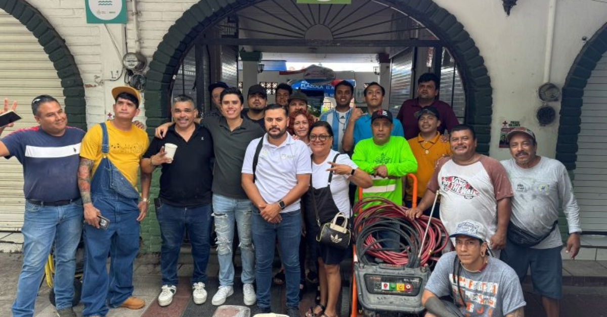 5 de Diciembre Market cleanup