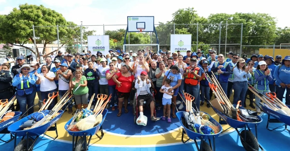 Merida neighborhood cleanup