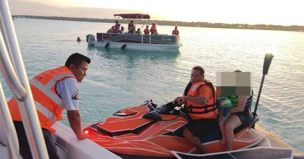 Navy rescues 11 people near Bacalar Lagoon