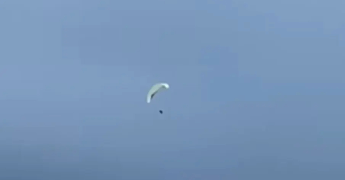 Tourist Flys Out of Control After Parasailing Cable Breaks in Puerto Vallarta