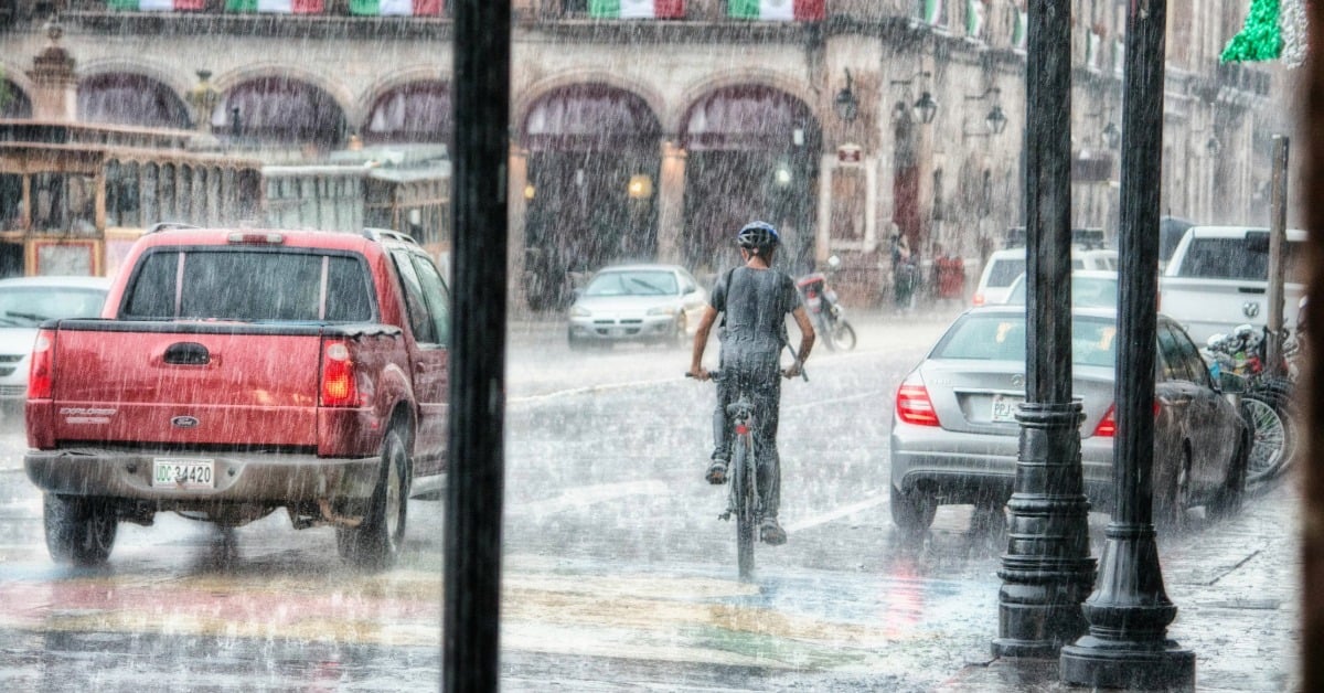 how to stay safe in a storm