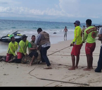 puerto-vallarta-crocodile-captured-tourist-beach