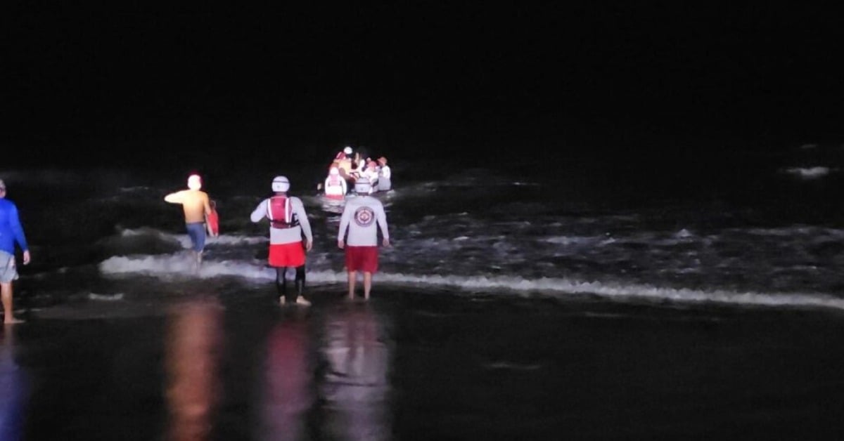 22 people stranded on Isla Venados