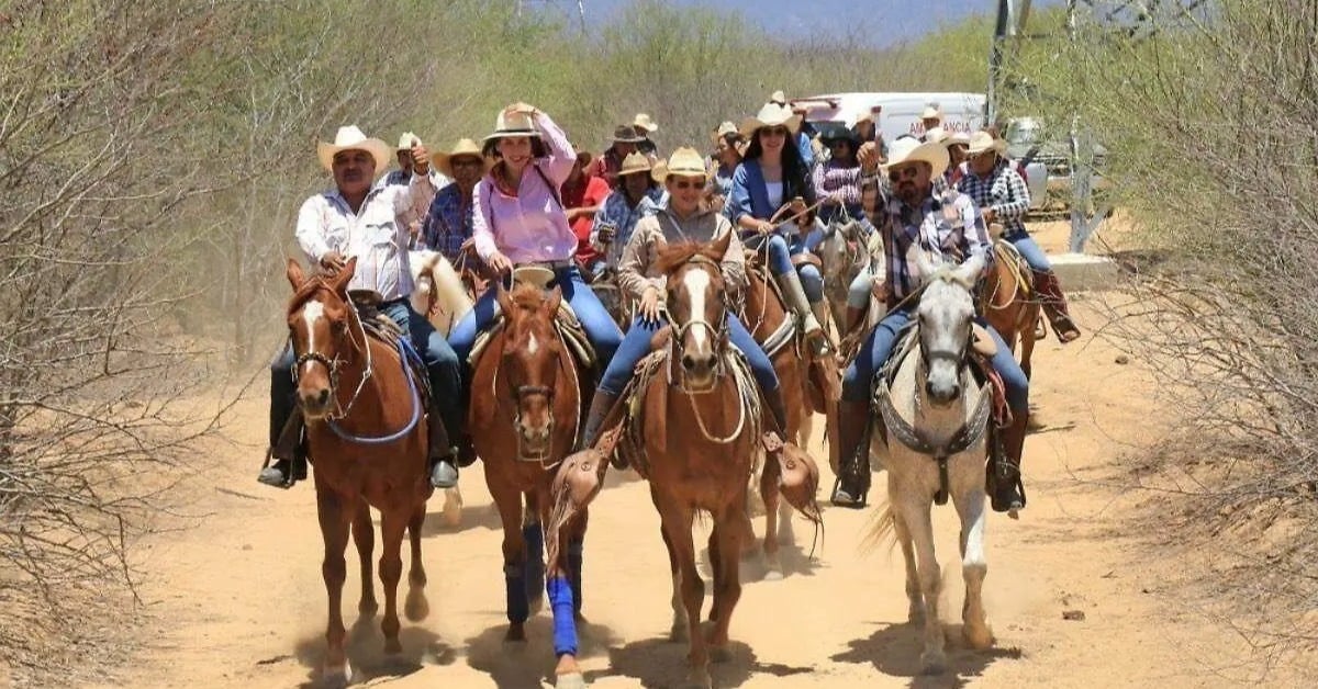 Baja California Sur cabalgatas anniversary