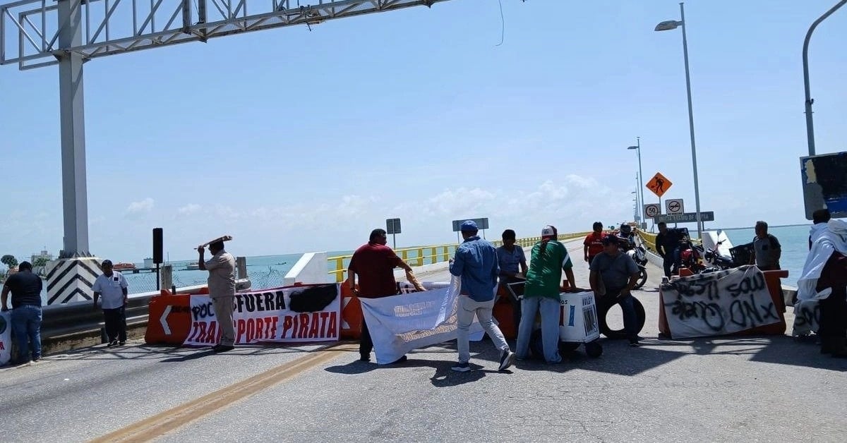 Campeche urges talks after Zacatal bridge taxi blockade
