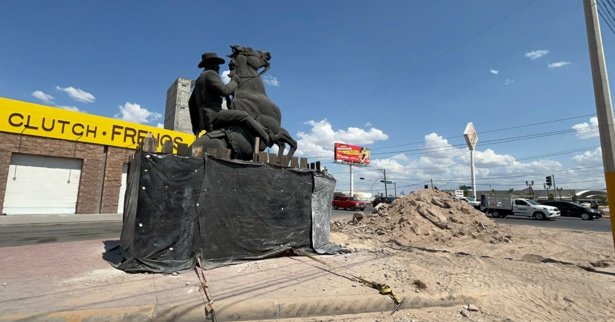 El Caballito monument move Torreón
