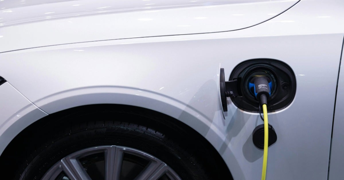 Electric vehicle charging station