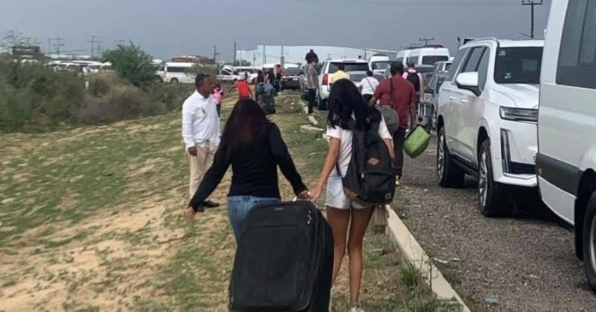 Los Cabos airport blockade