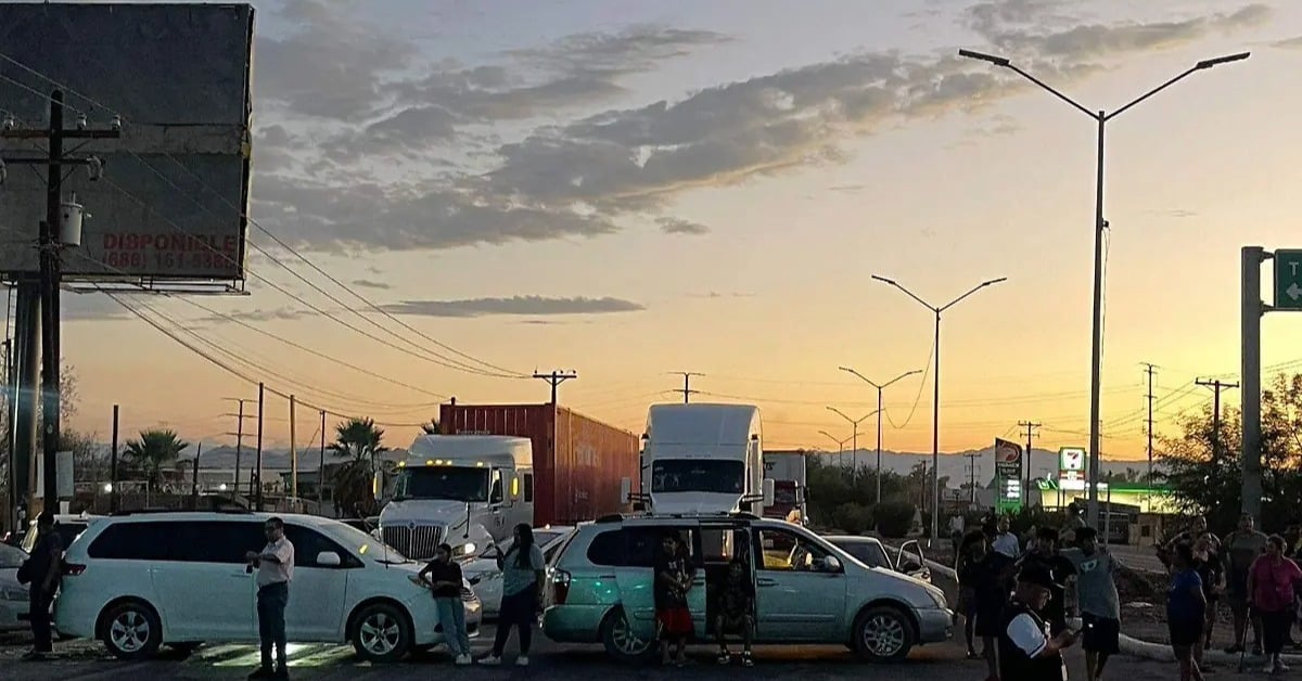 Mexicali neighbors shut highway amid prolonged blackout