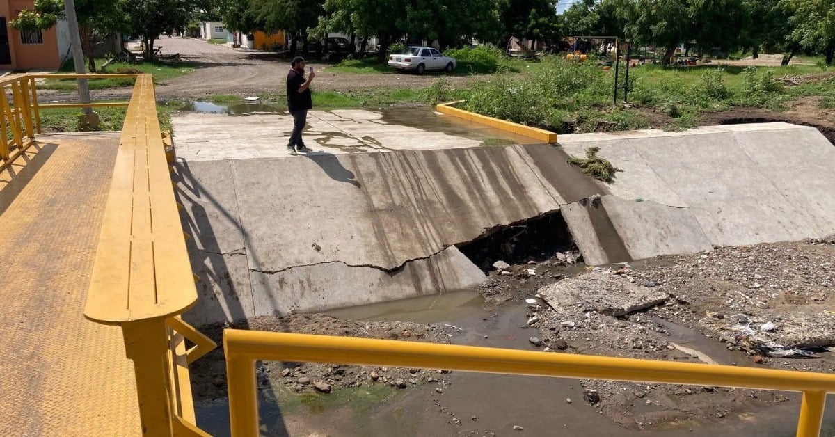 Pedestrian Bridge in Mazatlán Collapses