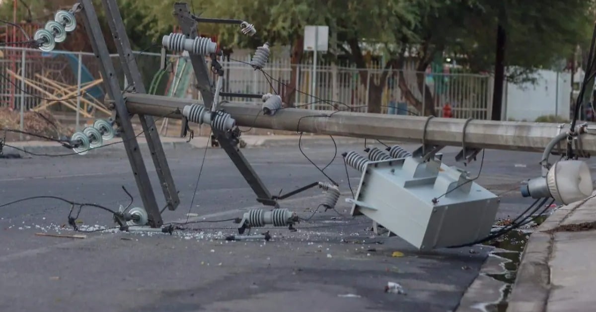 Storm damage in Mexicali knocks out 160 power poles