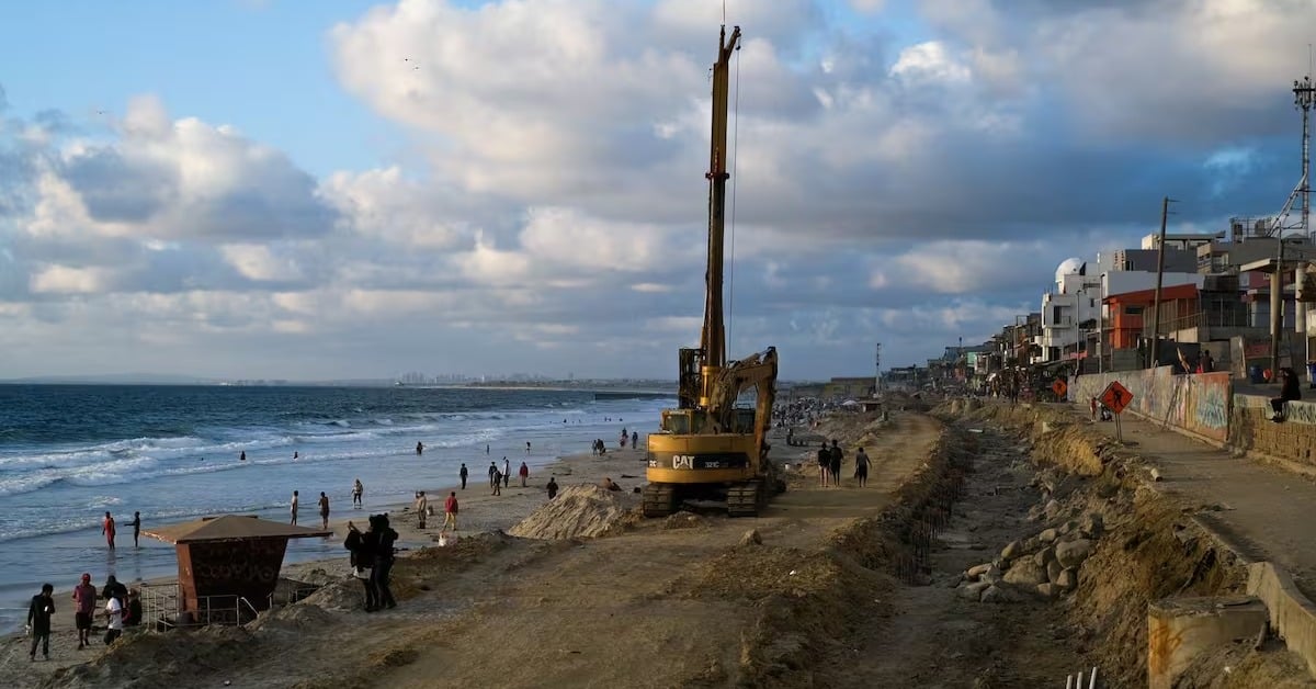 Tijuana sanctions ex officials over Playas de Tijuana boardwalk