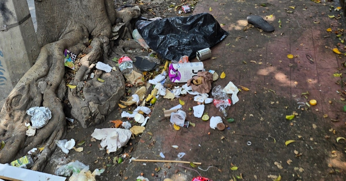 Why is there so much trash in Mexican streets