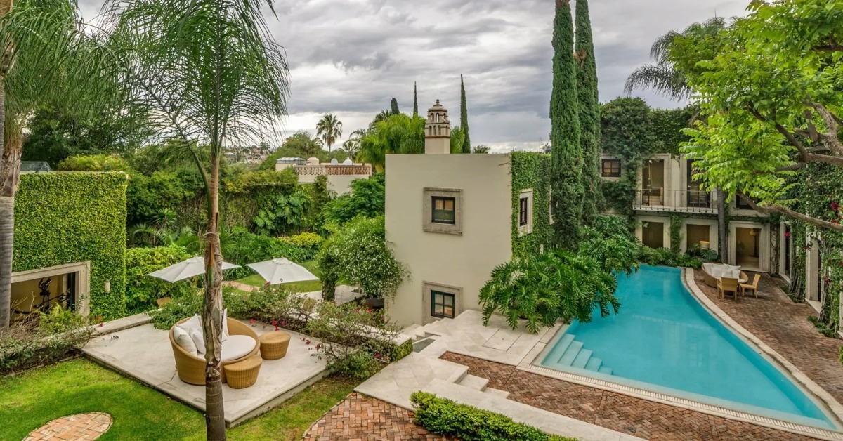 luxury housing Mexico market adjustment