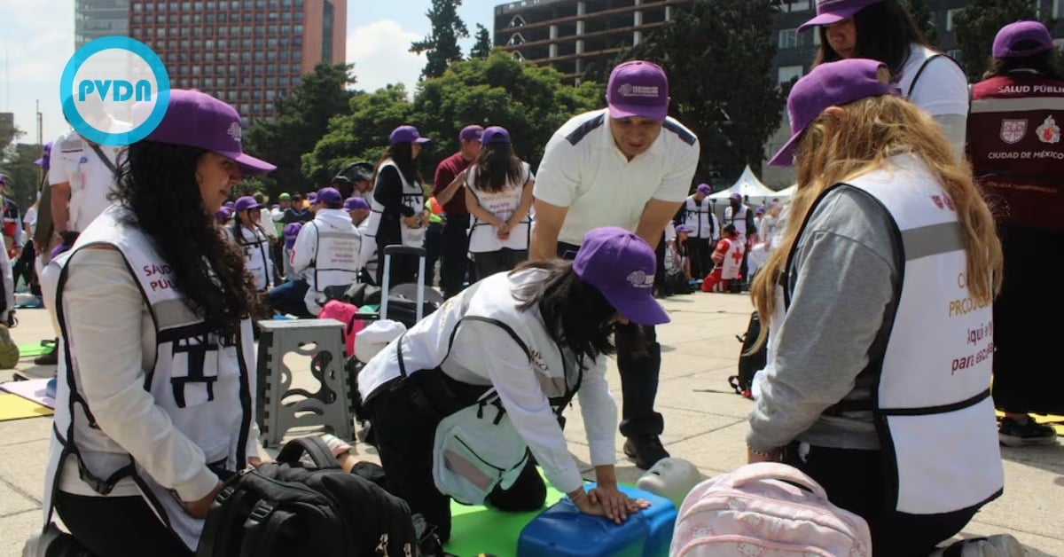 CDMX mass CPR training