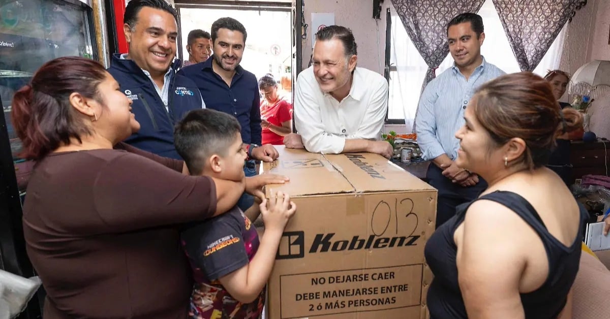 Querétaro flood aid moves as governor oversees deliveries
