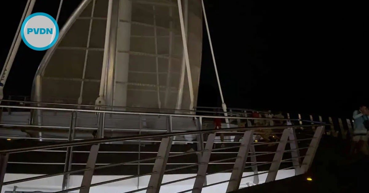 Los Muertos pier lights