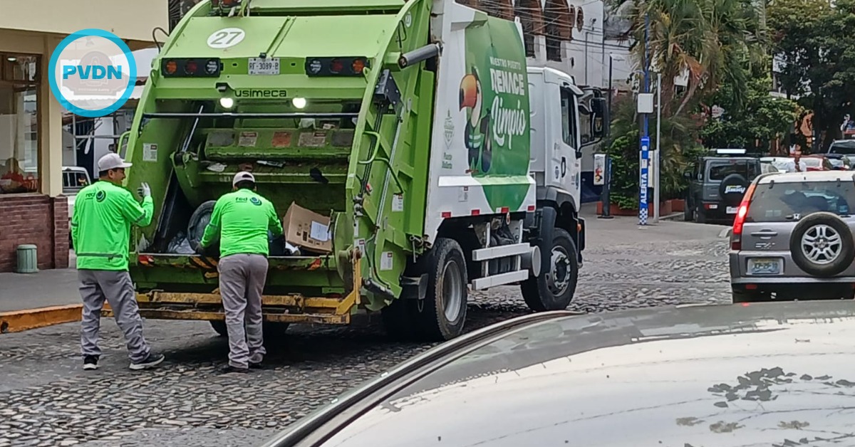 Vallarta residents threaten to dump trash at City Hall