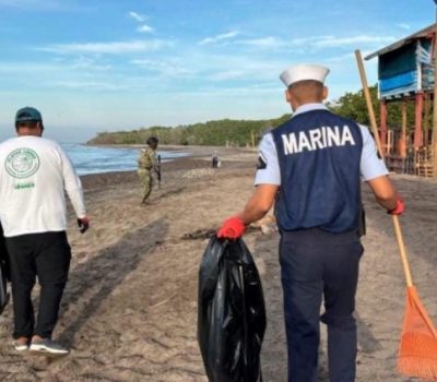 Mexican Navy in Puerto Vallarta removes one ton of waste from Boca de Tomates