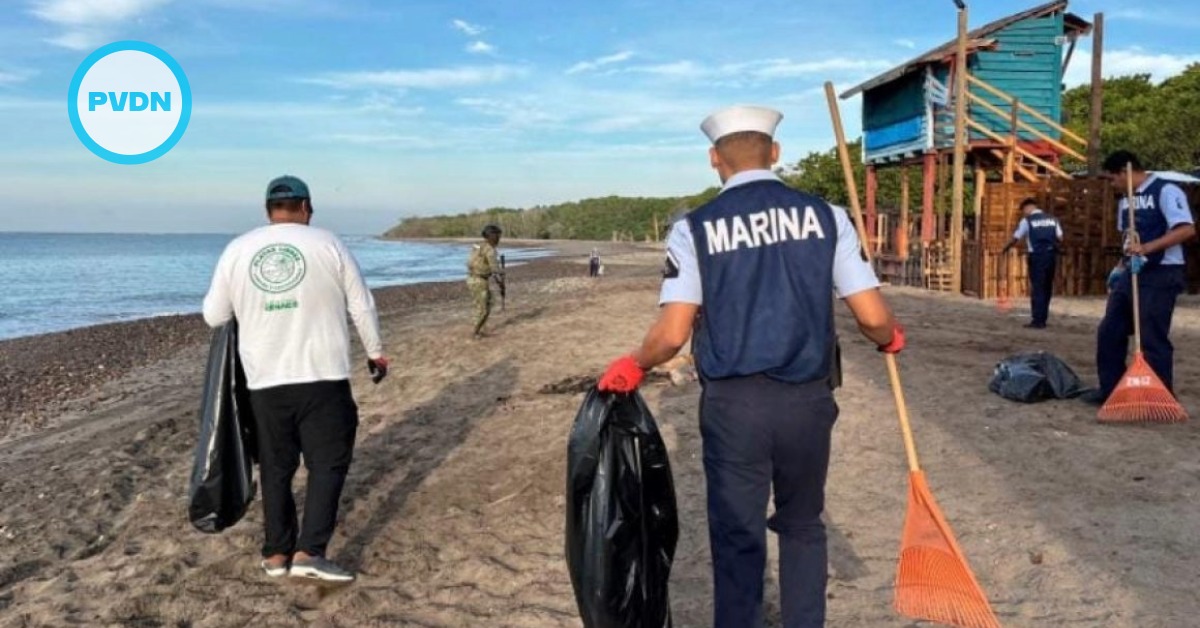 Mexican Navy in Puerto Vallarta removes one ton of waste from Boca de Tomates