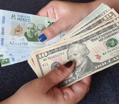 Strong Peso Leaves American Tourists Spending Less in Mexico