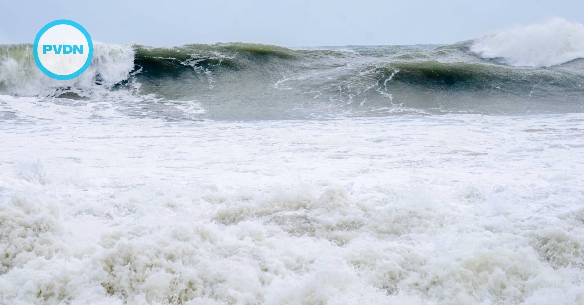 Strong surf surprises visitors on Vallarta Malecón