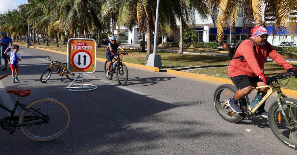 Cancun car-free Sundays draw crowds on the waterfront