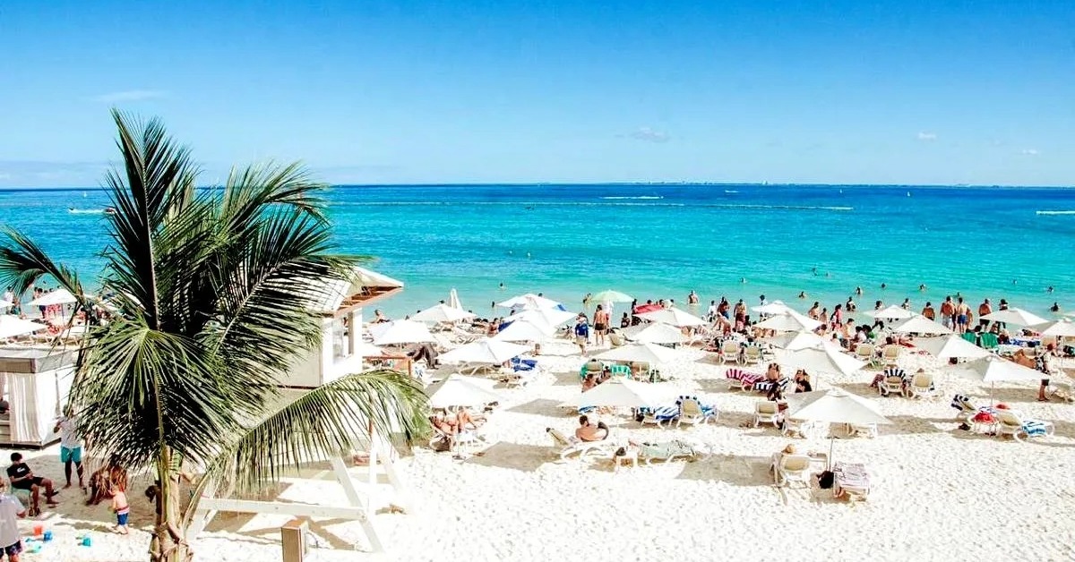 Playa Mamitas plan proposes hotel rooms and condos