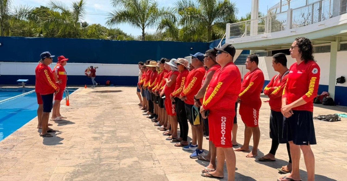 Puerto Vallarta lifeguards recertified before holiday rush