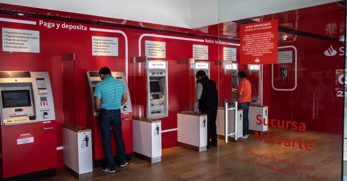 Why bank branches are disappearing faster across Mexico