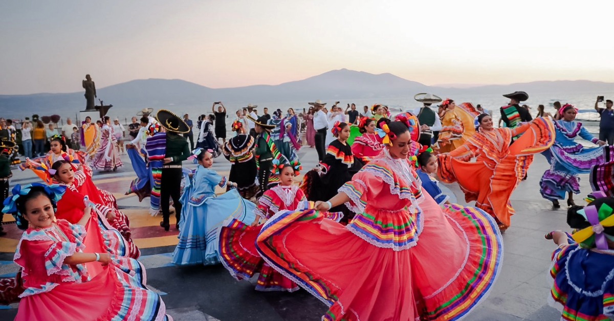 Chapala Lakefront Dance Festival Draws Huge Crowd