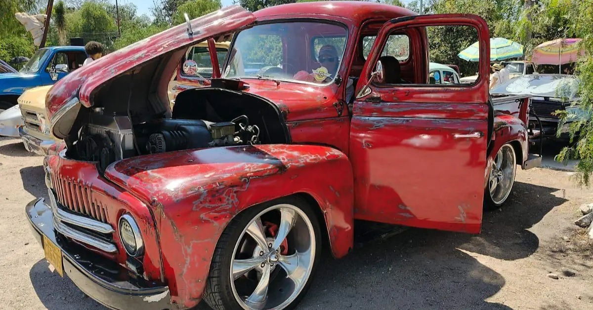 Classic Car Show Brings Crowds and a Cause to San Miguel