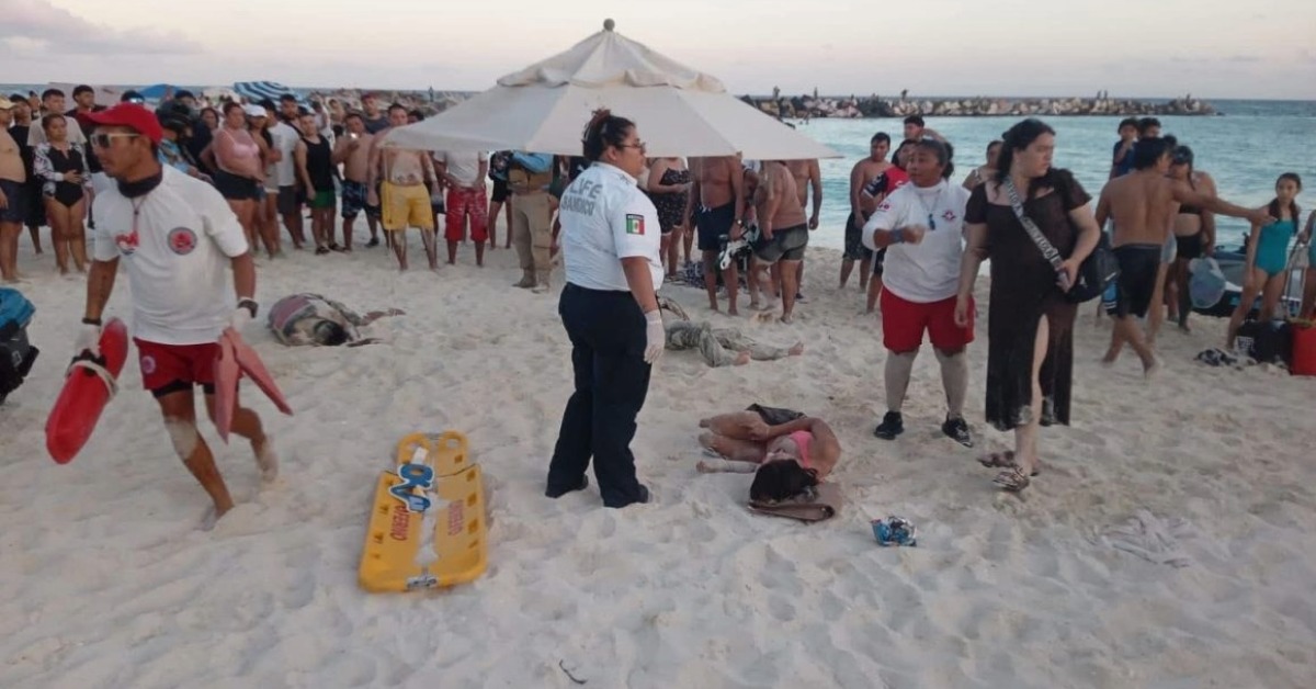 Jet Ski Hits Cancun Beachgoers, Leaving Five Injured