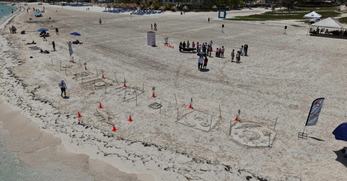 Cancun Teens Carve Their Way to State Sand Contest