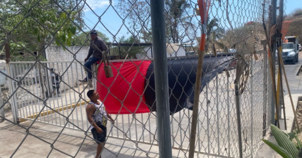 Garbage collection workers halt service in Puerto Vallarta