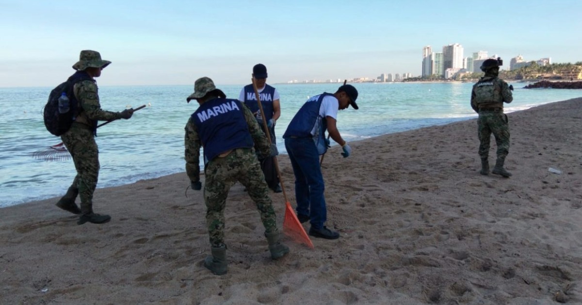 Naval Cleanup Removes Waste From Las Glorias Beach