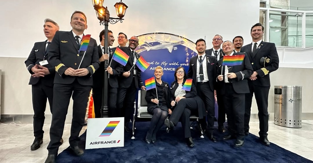 “Rainbow flight” from Paris lands in Mexico to highlight LGBT anti-discrimination efforts