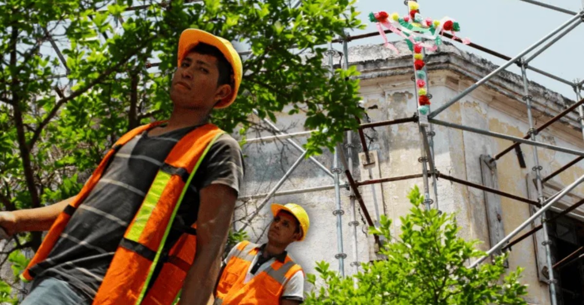 Why Mexico’s Builders Raise Decorated Crosses May 3