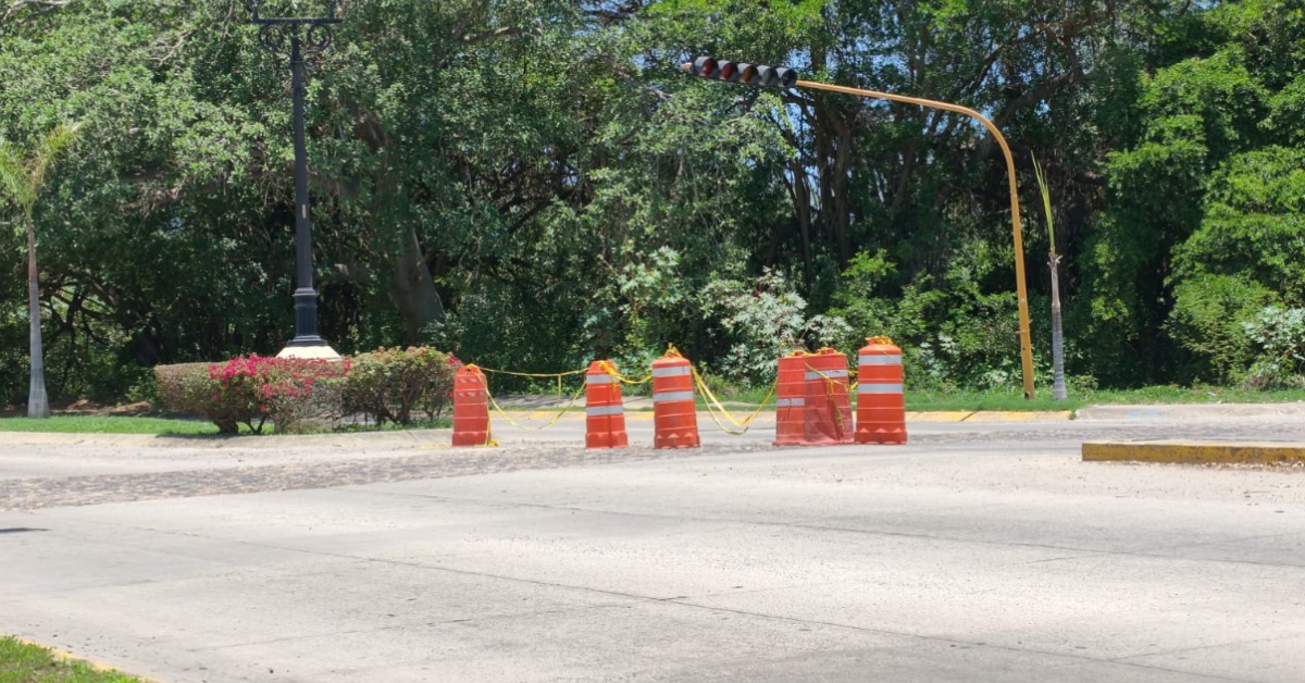Broken Signals Raise Safety Concerns in Fluvial Vallarta