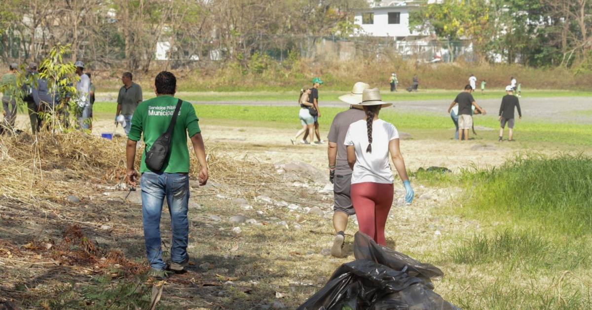 Coapinole Lagoon cleanup removes half ton of trash