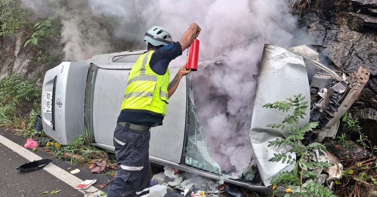 Highway 200 Crash Near Boca de Tomatlán Leaves Two Hurt