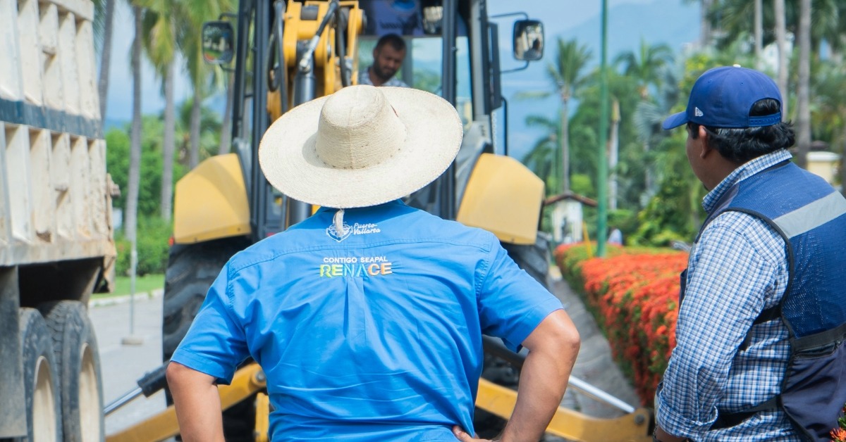 Marina Vallarta treated water line work moves ahead